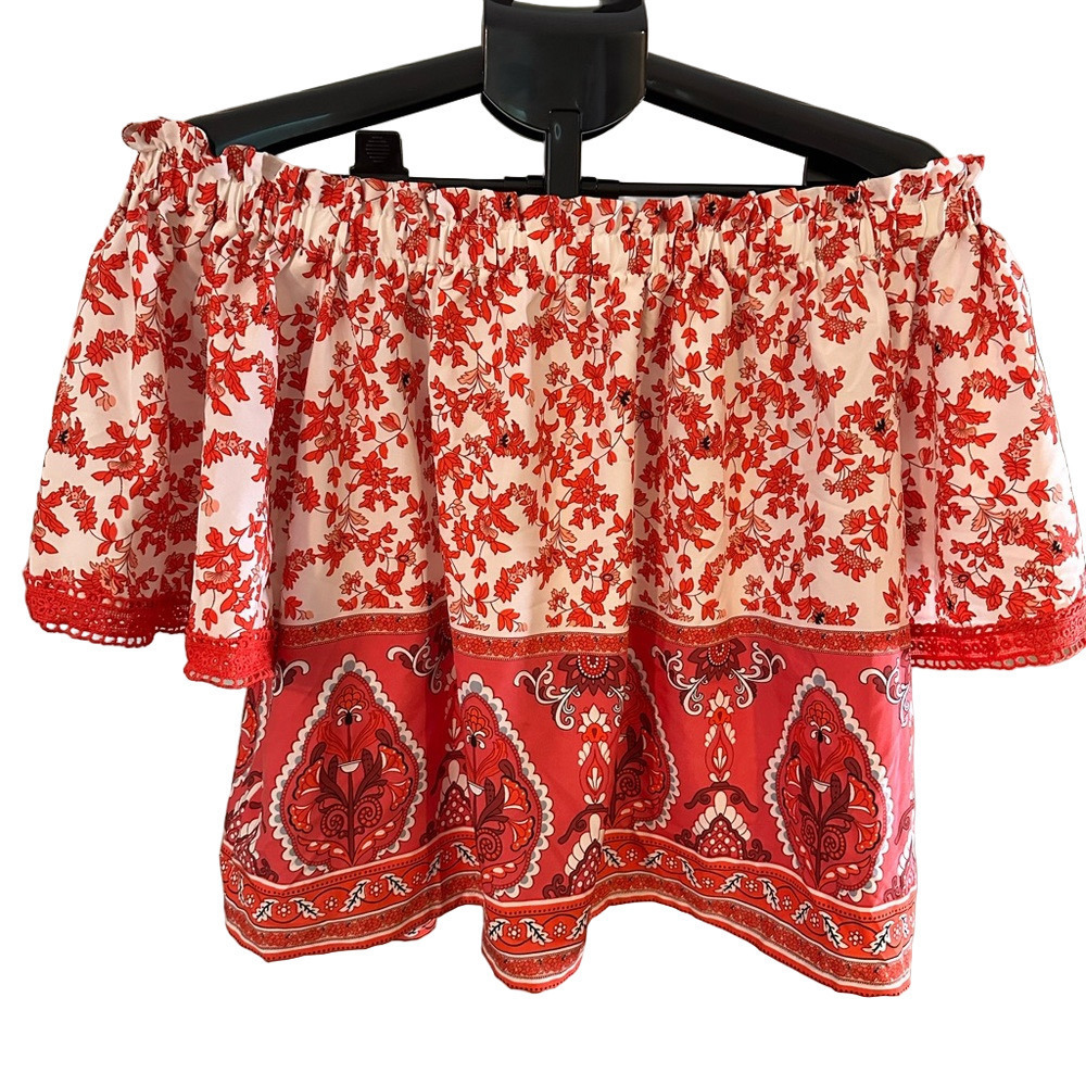 RED AND WHITE FLORAL OFF THE SHOULDER TOP WITH LACE TRIM SLEEVE DETAIL